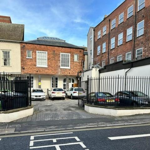 Whiskawaystays - Shaw Mews - Apartment 3 Вустер Экстерьер фото